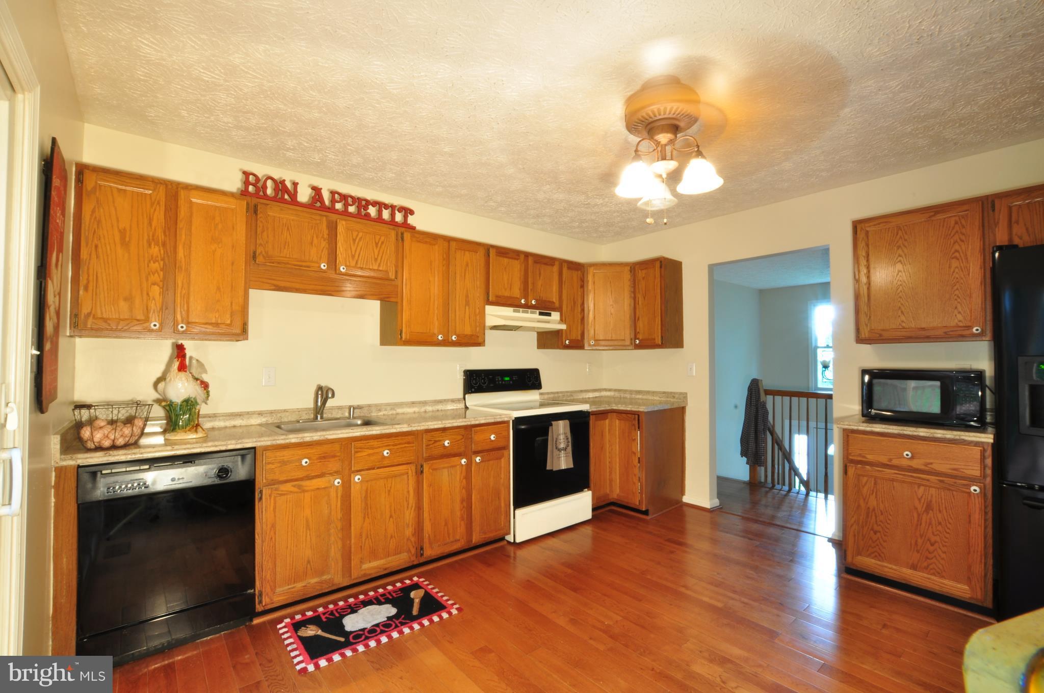 6593 Edgewood Road New Market, MD 21774 - Photo 3 of 19 Beautiful Kitchen