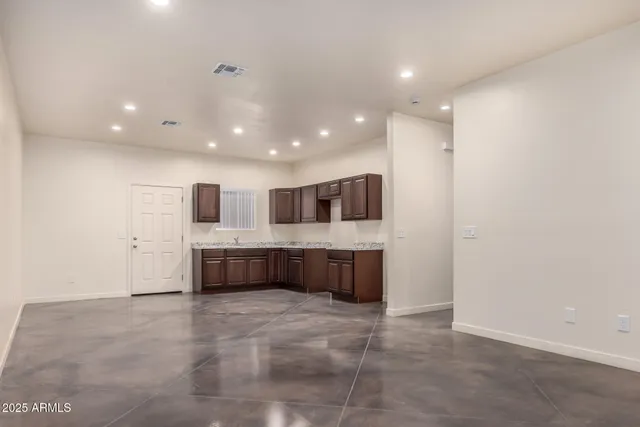 $1,250 | 393 West Seagoe Avenue, Unit B, Coolidge, AZ 85128