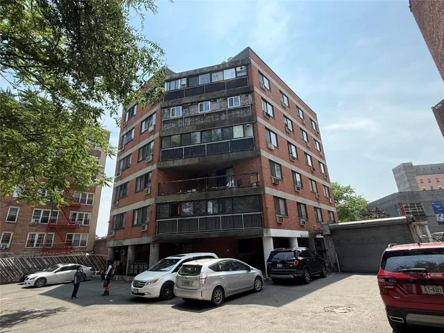 $625,000 | 81-09 41st Avenue, Unit 5B | Elmhurst