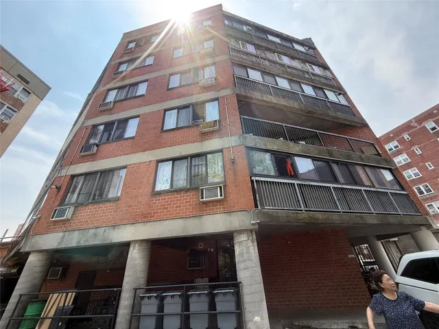 $625,000 | 81-09 41st Avenue, Unit 5B | Elmhurst