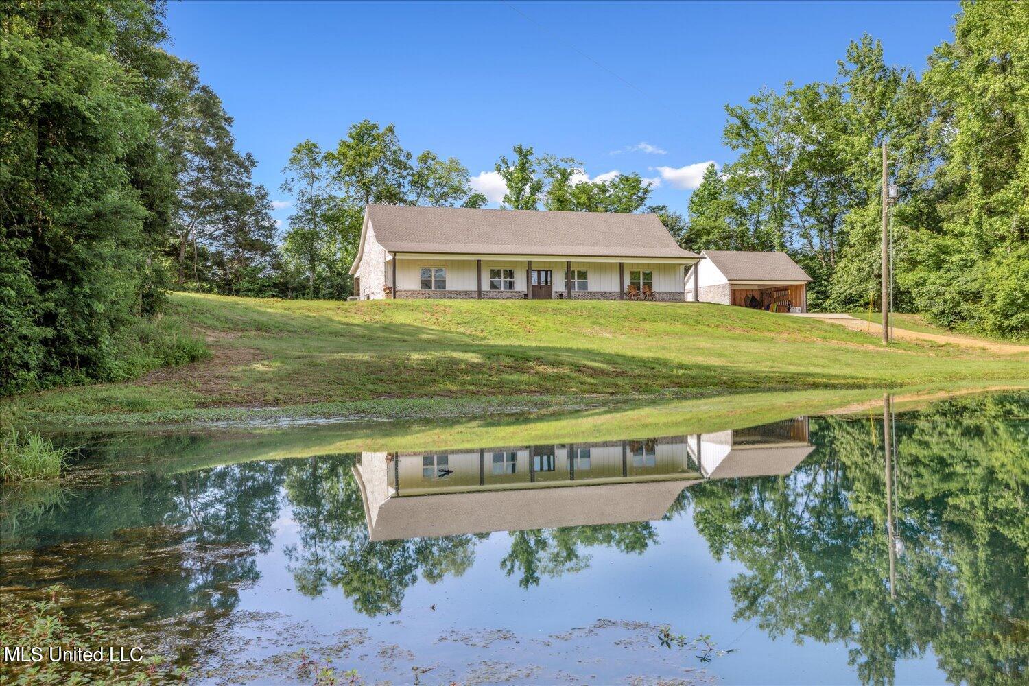 335 Aaron Road Sarah, MS 38665 - Photo 1 of 33 03-03-2241889sj-335 Aaron Road