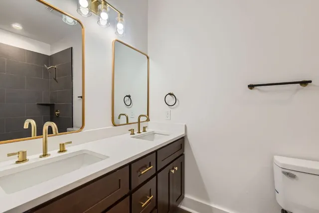 $1,950 | 6820 Blue Dawn Trail, Unit 104, Austin, TX 78744