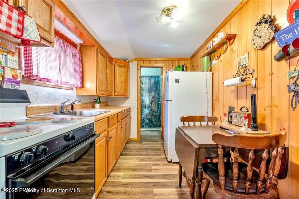 107 Stoney Hill Road Dingmans Ferry, PA 18328 - Photo 17 of 53 Kitchen
