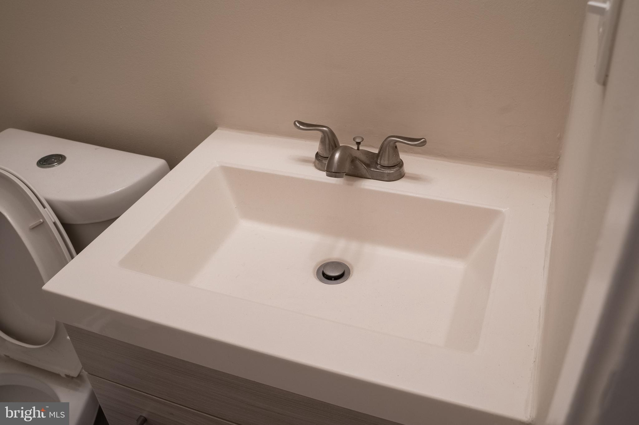 10010 Ridgeline Drive Gaithersburg, MD 20886 - Photo 23 of 68 Lower Level Half Bath