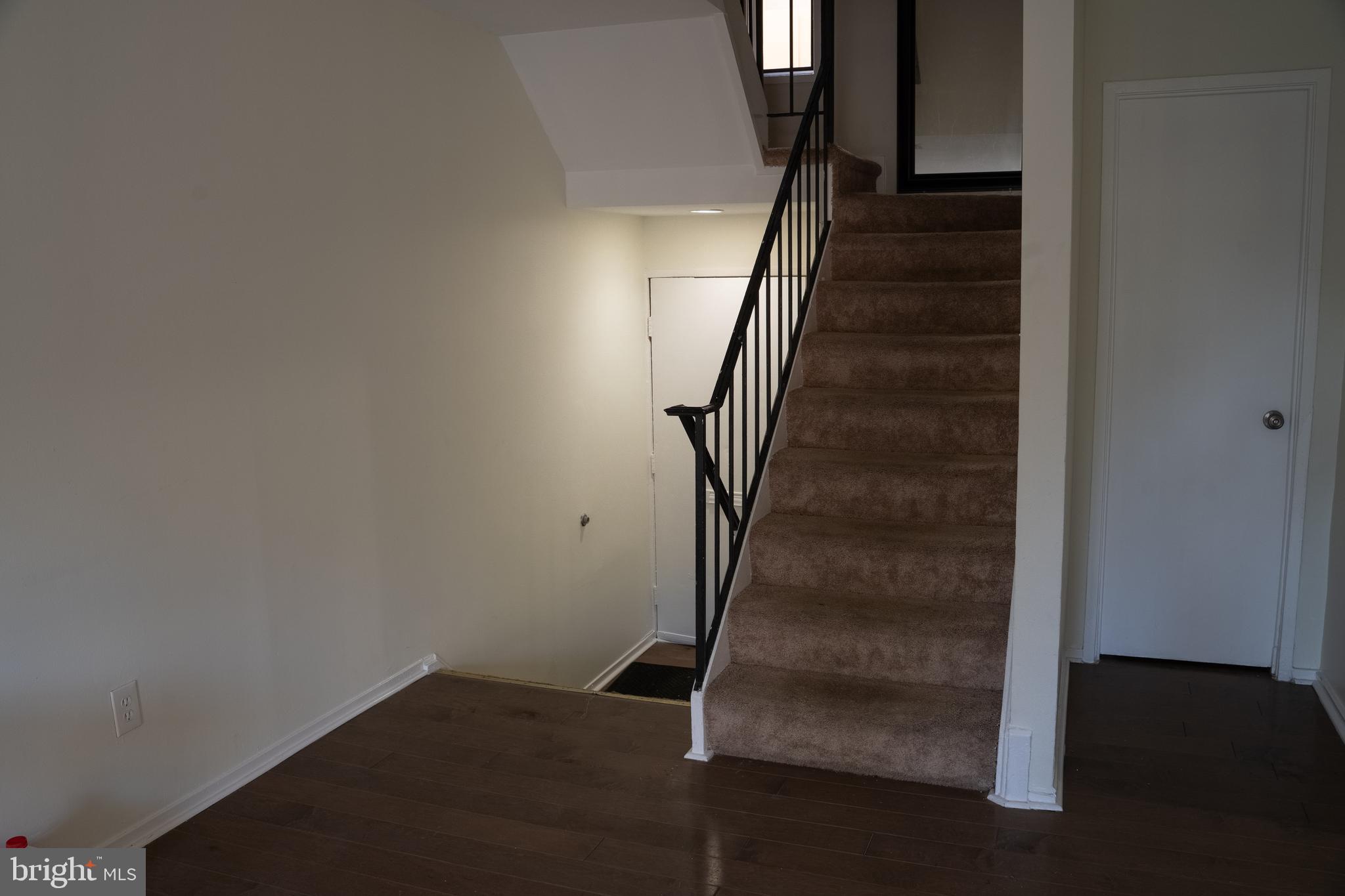 10010 Ridgeline Drive Gaithersburg, MD 20886 - Photo 27 of 68 Stair to Upper Level 1