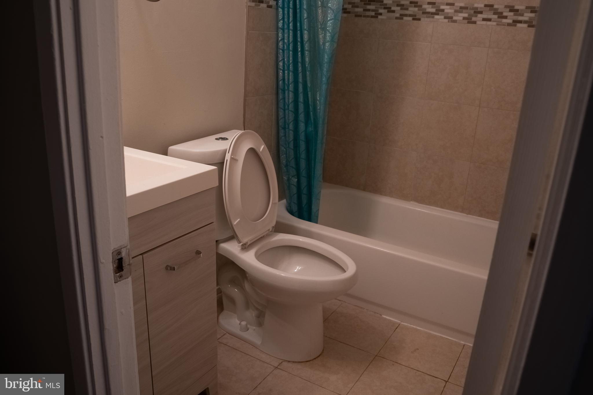 10010 Ridgeline Drive Gaithersburg, MD 20886 - Photo 35 of 68 Upper Level 1 Full Bathroom