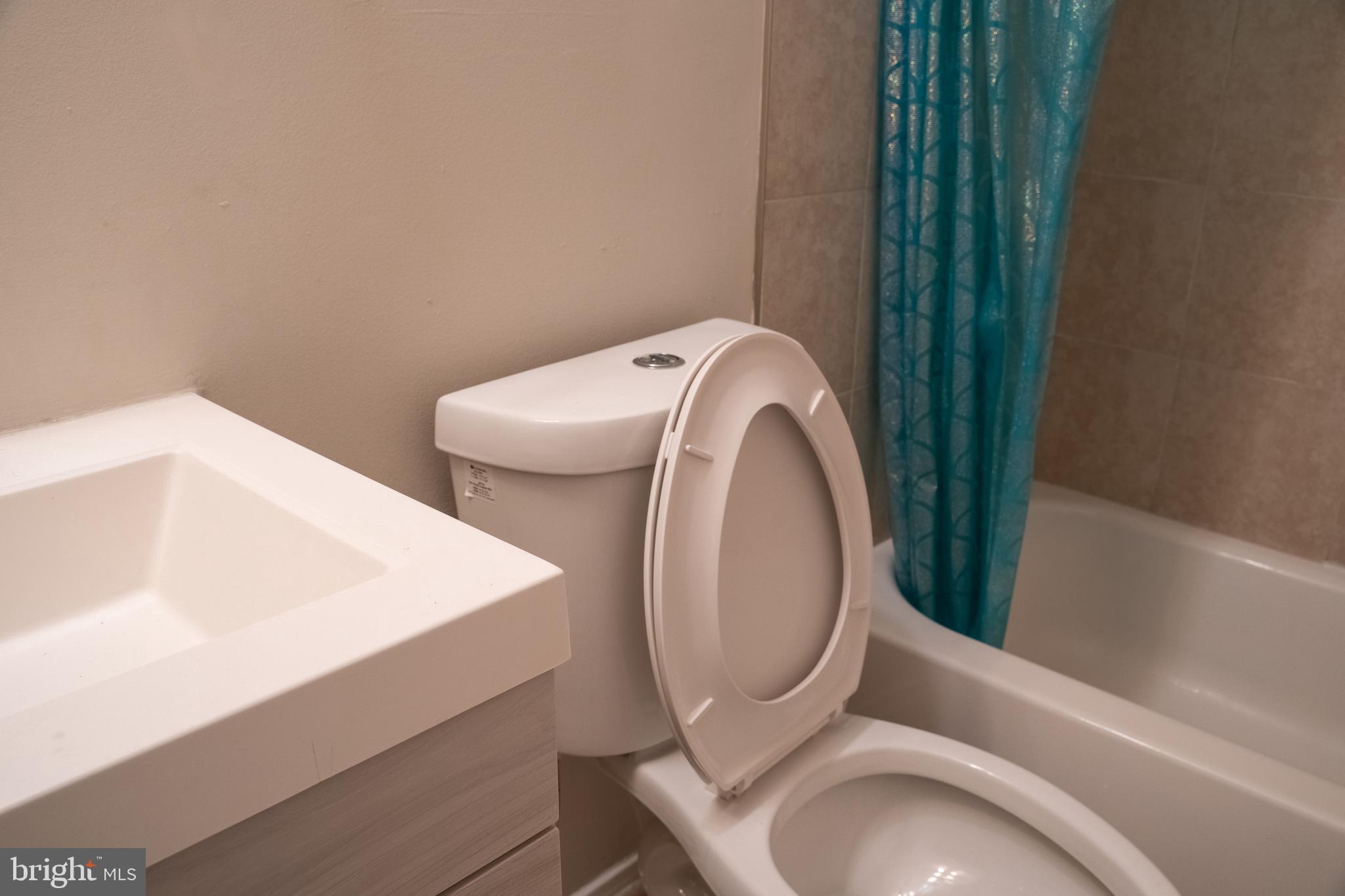 10010 Ridgeline Drive Gaithersburg, MD 20886 - Photo 39 of 68 Upper Level 1 Full Bathroom