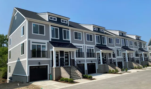 $599,999 | 2783 Bristol Rdg Drive, Unit 40, Ann Arbor, MI 48105