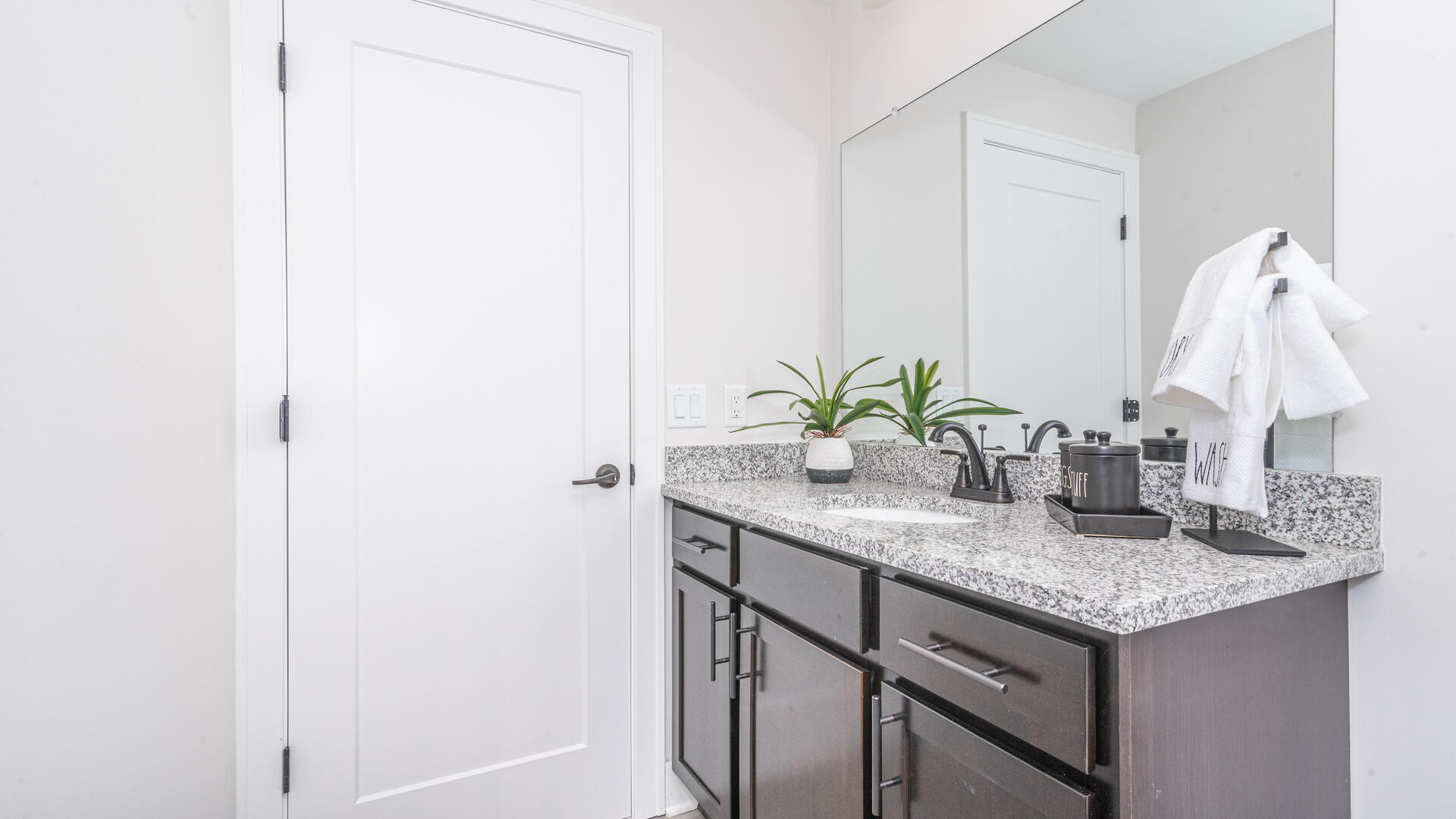 2783 Bristol Rdg Drive, Unit 40 Ann Arbor, MI 48105 - Photo 27 of 34 045_39