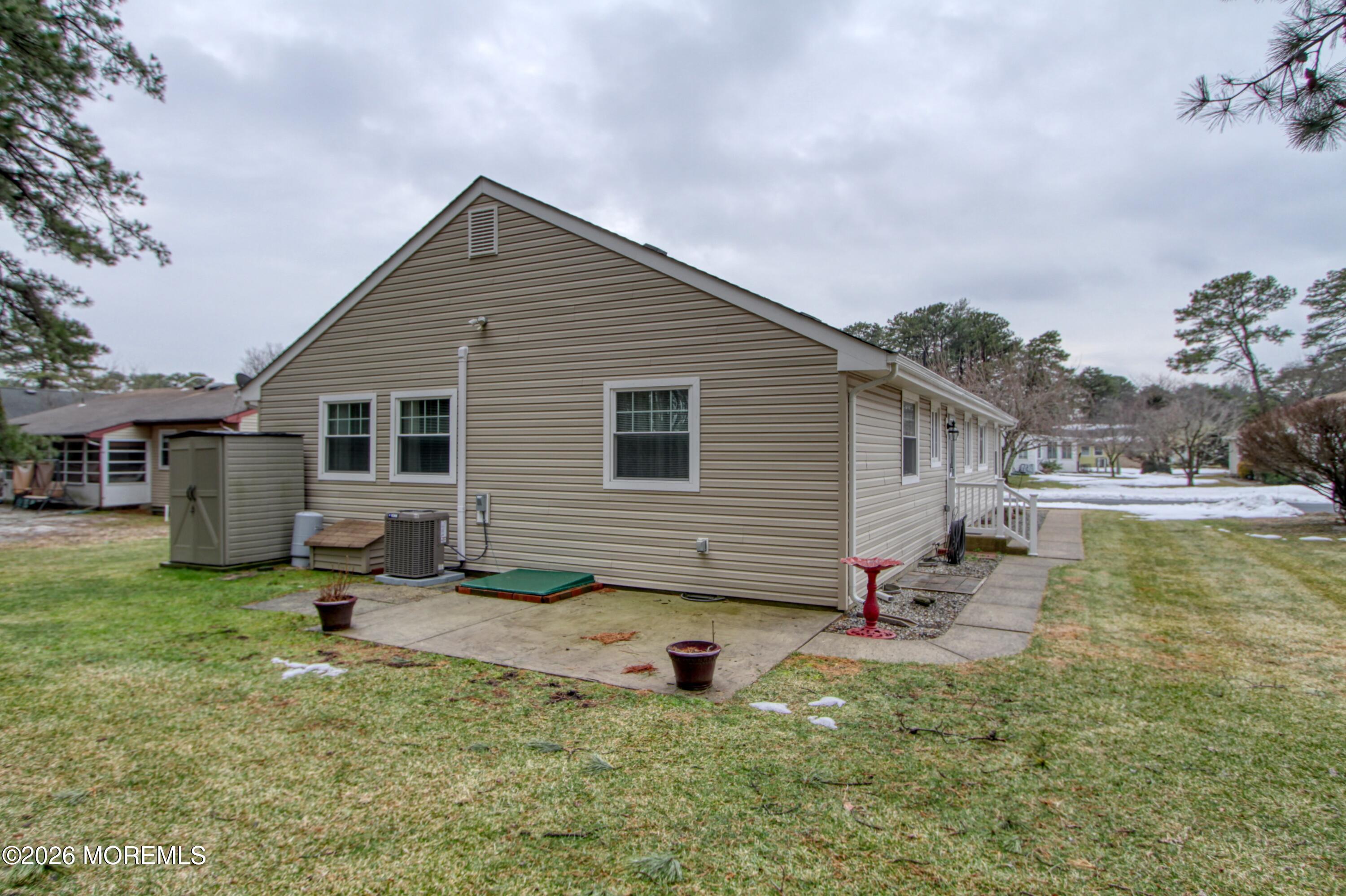 111 Sunset Road, Unit 60 Whiting, NJ 08759 - Photo 13 of 23 a backyard of a house with table and chairs