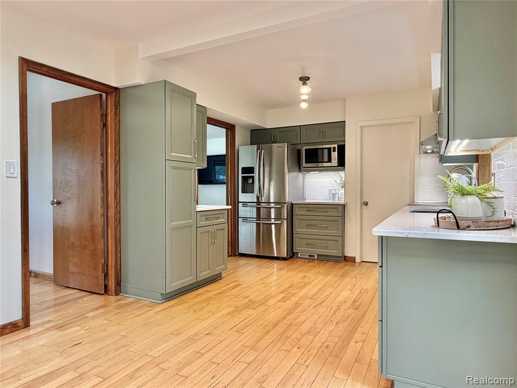 306 Michelson Road Rochester Hills, MI 48307 - Photo 7 of 32
