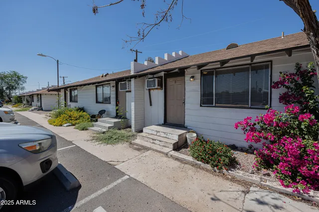 $1,095 | 864 East Chandler Boulevard, Unit 11, Chandler, AZ 85225