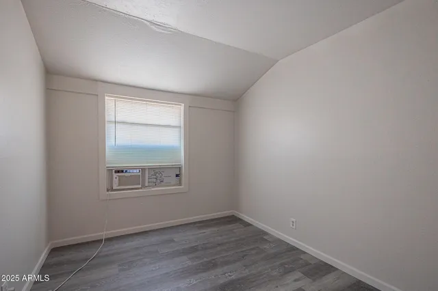 $1,095 | 864 East Chandler Boulevard, Unit 11, Chandler, AZ 85225