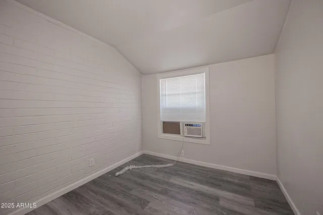 $1,095 | 864 East Chandler Boulevard, Unit 11, Chandler, AZ 85225