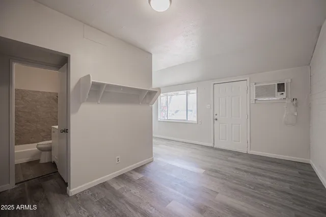 $1,095 | 864 East Chandler Boulevard, Unit 11, Chandler, AZ 85225