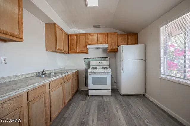 $1,095 | 864 East Chandler Boulevard, Unit 11, Chandler, AZ 85225