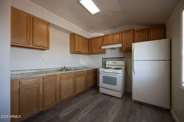 $1,095 | 864 East Chandler Boulevard, Unit 11, Chandler, AZ 85225