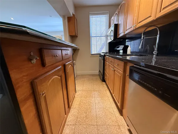 $159,900 | 796 Bronx River Road, Unit B38, Bronxville, NY 10708