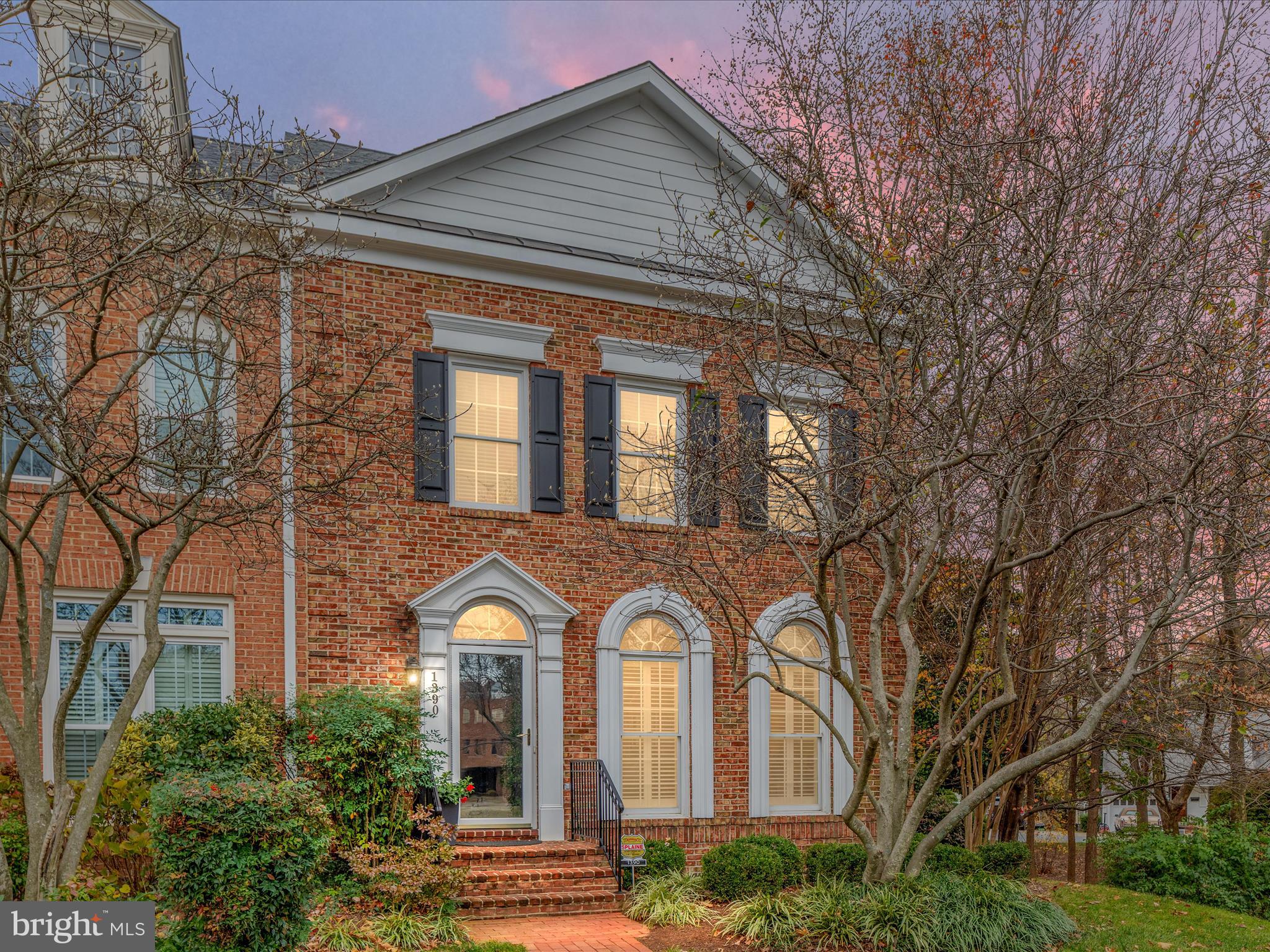 2E6A8097(1390)_1390 Ingleside Ave - Absolute Altit