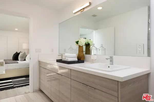 $6,495 | 846 North Alta Vista Boulevard, Unit 106, Los Angeles, CA 90046
