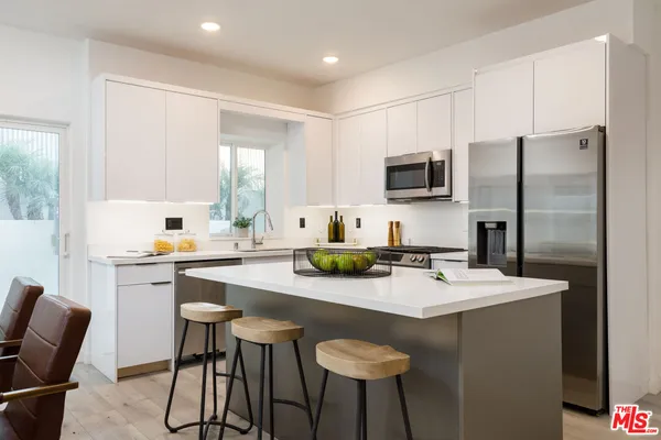 $6,495 | 846 North Alta Vista Boulevard, Unit 106, Los Angeles, CA 90046