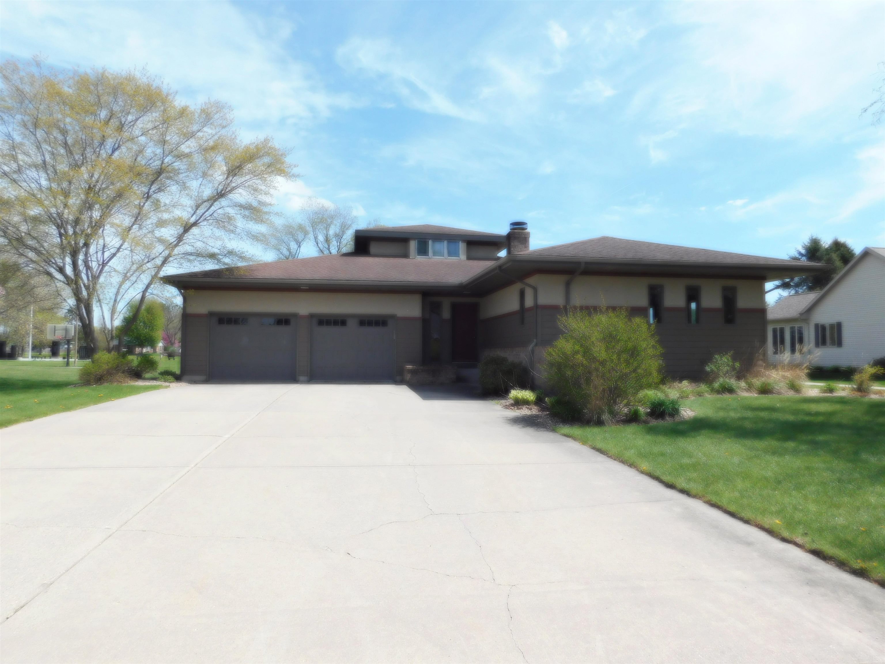 555 North Washington Street Spring Green, WI 53588 - Photo 5 of 52