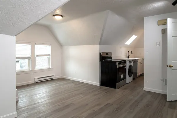 $1,875 | 5 Stoneland Road, Unit 3, Worcester, MA 01603