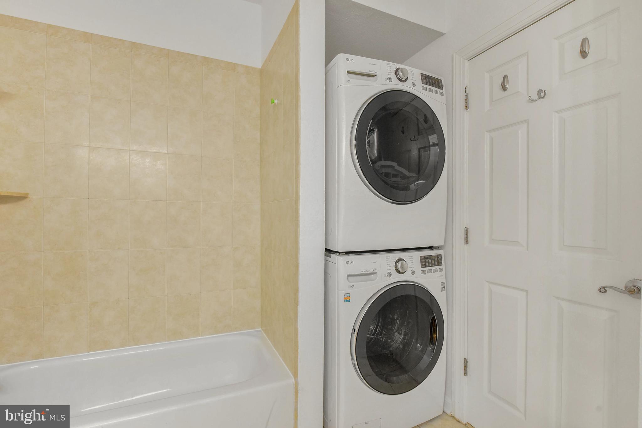 3909 Penderview Drive, Unit 1923 Fairfax, VA 22033 - Photo 16 of 19 a utility room with dryer and washer