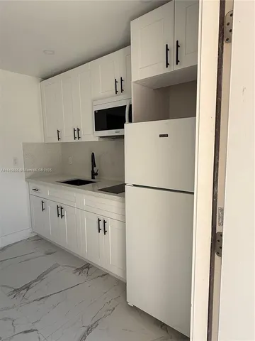 $1,750 | 9824 Southwest 26th Terrace, Unit 1, Miami, FL 33165