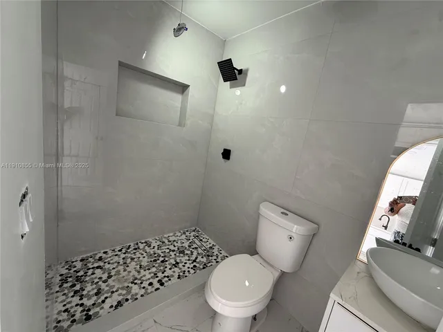 $1,750 | 9824 Southwest 26th Terrace, Unit 1, Miami, FL 33165