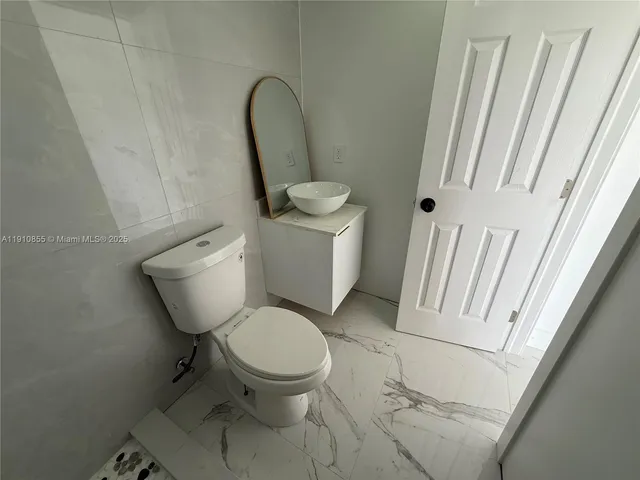 $1,750 | 9824 Southwest 26th Terrace, Unit 1, Miami, FL 33165