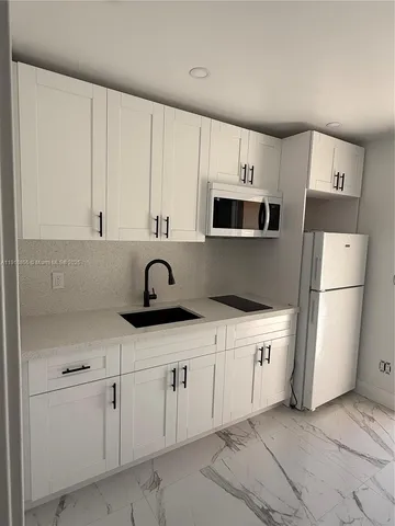 $1,750 | 9824 Southwest 26th Terrace, Unit 1, Miami, FL 33165