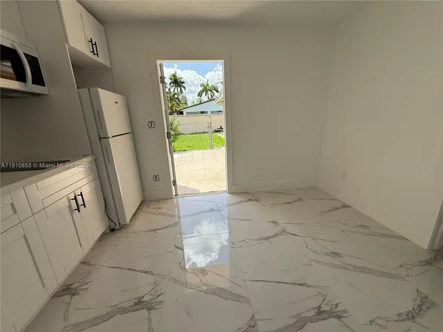 $1,750 | 9824 Southwest 26th Terrace, Unit 1, Miami, FL 33165