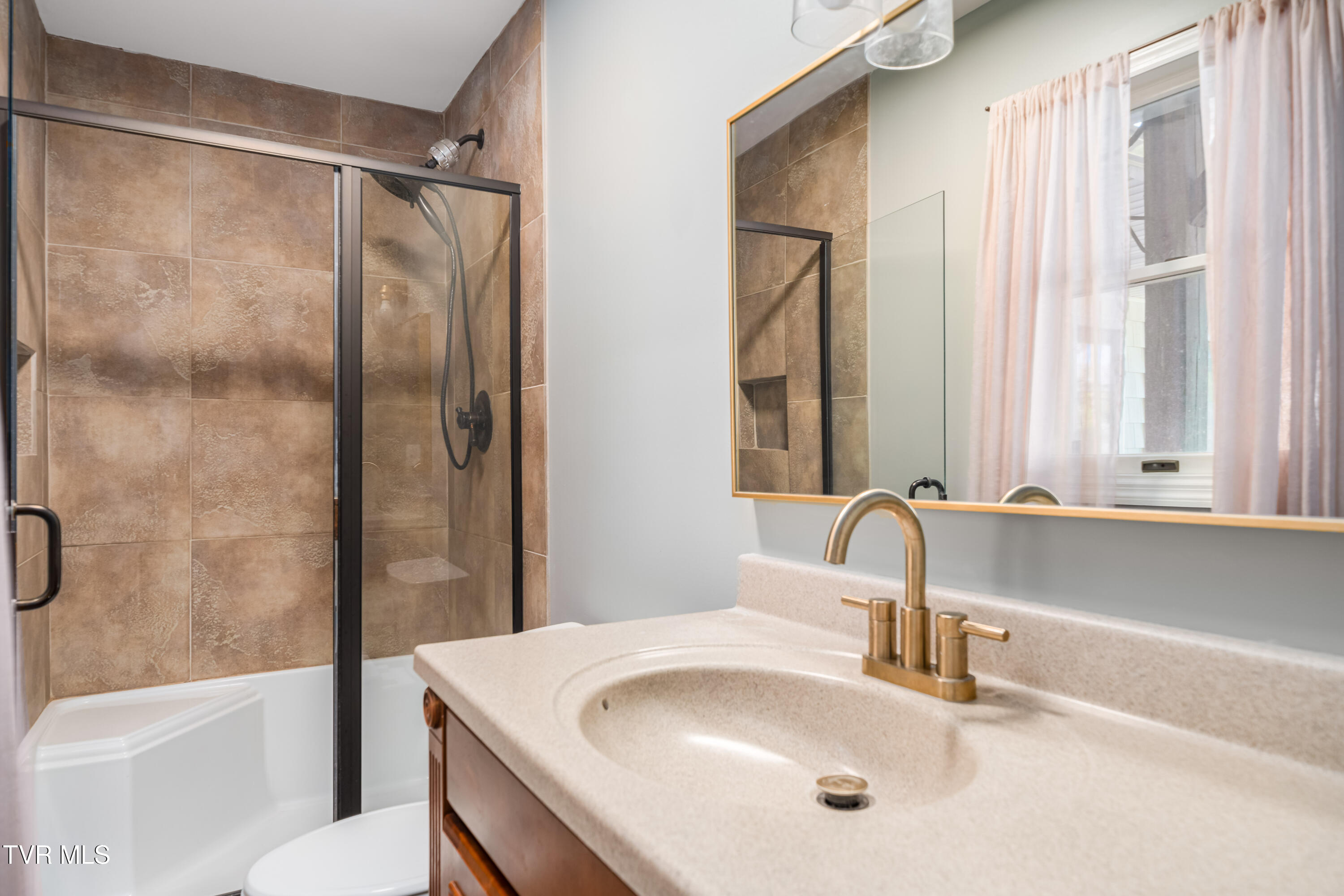 3220 Knob Creek Road Johnson City, TN 37615 - Photo 61 of 110 3220 Knob Creek Rd (52 of 62)