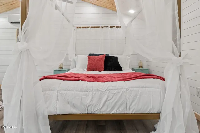 $1,385,000 | 3220 Knob Creek Road, Johnson City, TN 37615