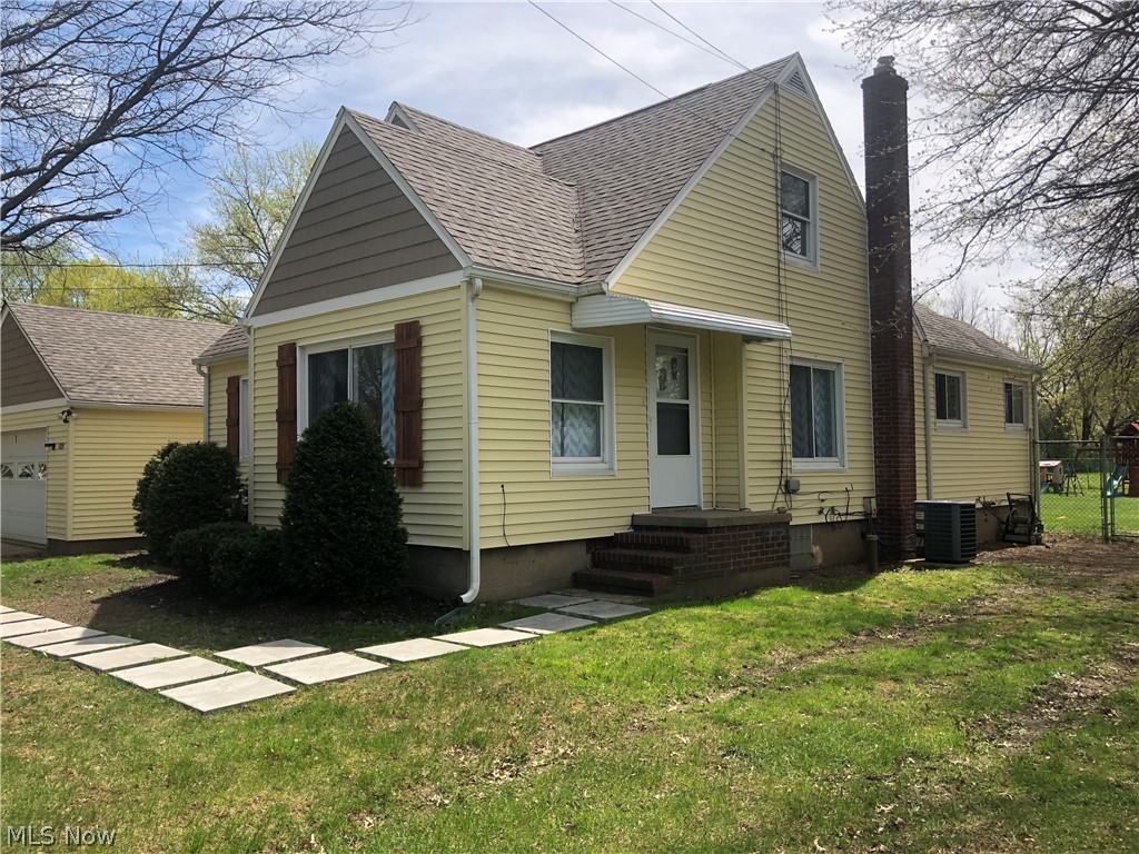 1120 Swartz Road Akron, OH 44306 - Photo 2 of 21 Gallery Image 2
