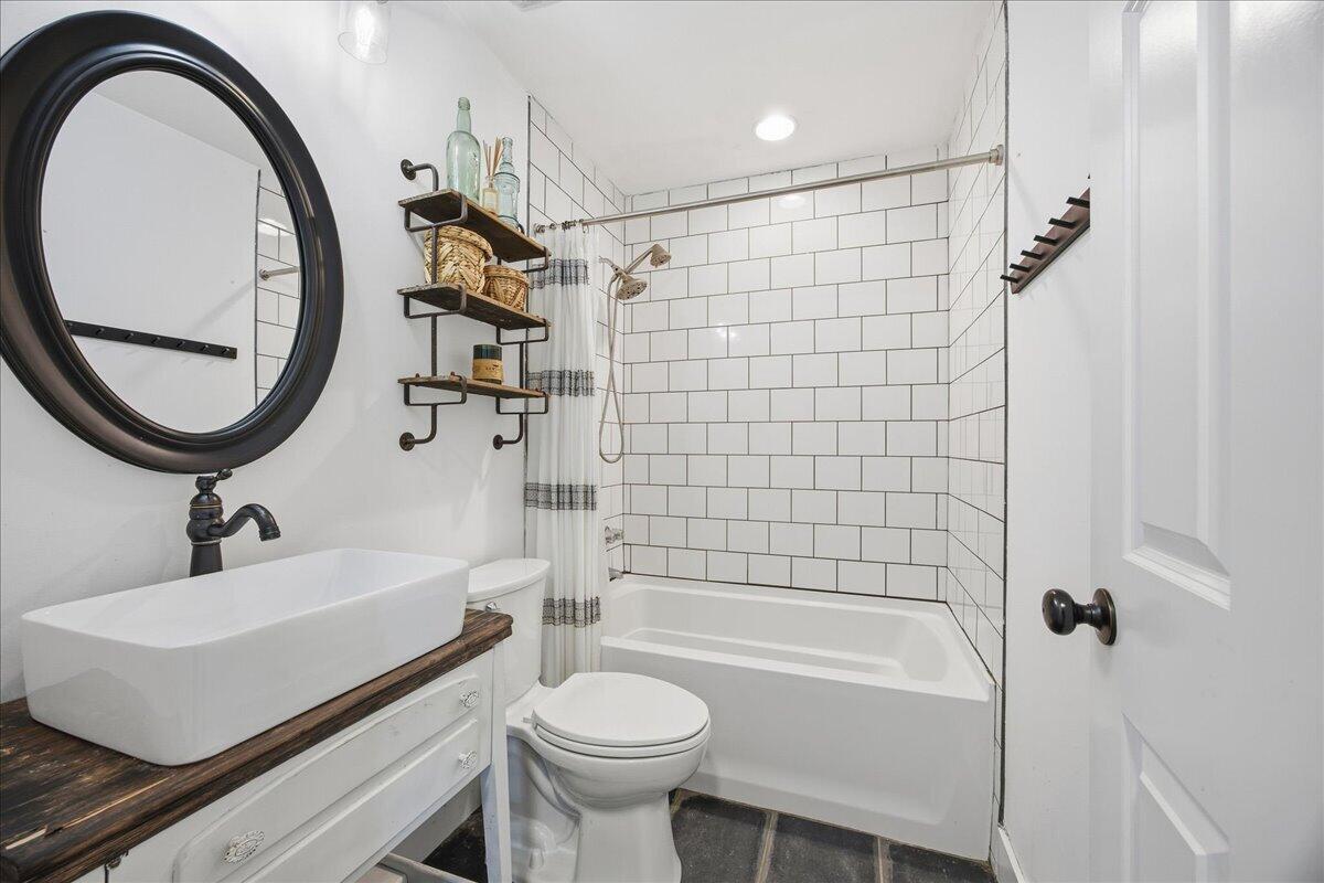 422 Geddes Avenue Charleston, SC 29407 - Photo 22 of 29 hall bath