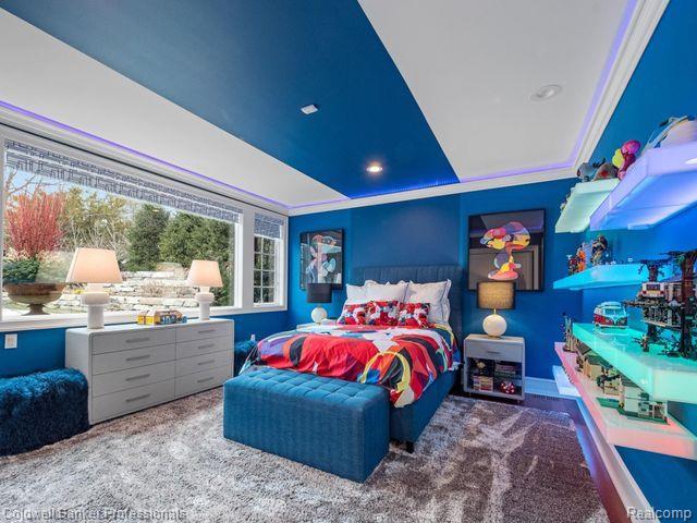 570 Rudgate Road Bloomfield Hills, MI 48304 - Photo 28 of 57 Newer lower level bedroom with gorgeous pool views