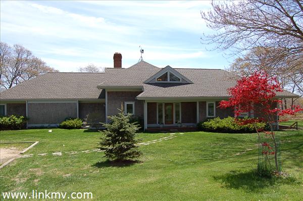 11 Peaked Hill Pasture Road Chilmark, MA 02535 - Photo 12 of 27 http://d1qzqeyxiitrap.cloudfront.net/photos/21597/600/955a296d.jpg