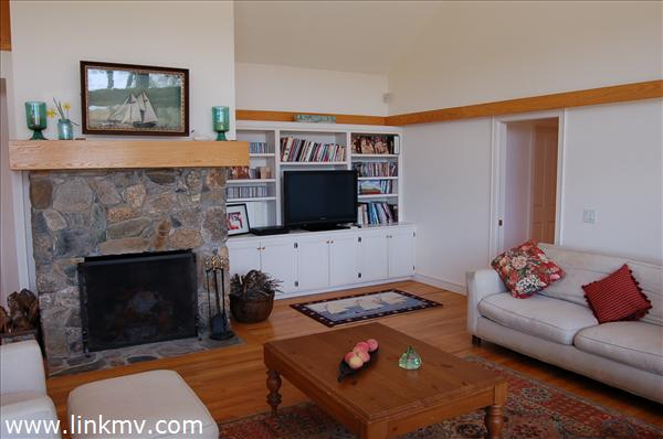 11 Peaked Hill Pasture Road Chilmark, MA 02535 - Photo 15 of 27 http://d1qzqeyxiitrap.cloudfront.net/photos/21597/600/4b63ed67.jpg