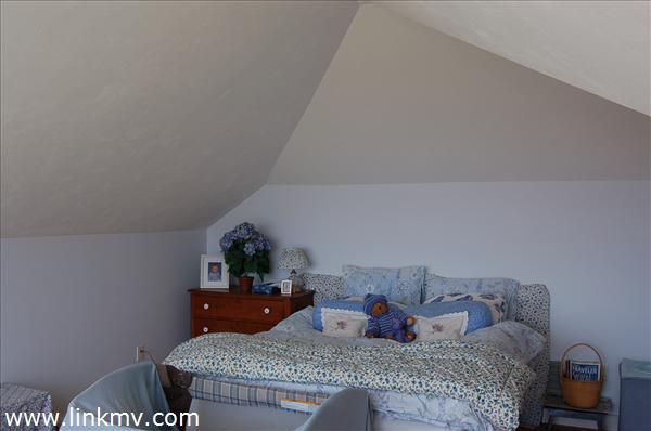 11 Peaked Hill Pasture Road Chilmark, MA 02535 - Photo 16 of 27 http://d1qzqeyxiitrap.cloudfront.net/photos/21597/600/de76700b.jpg