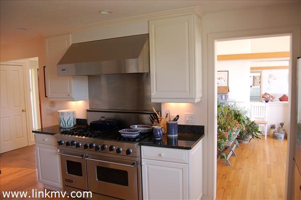 11 Peaked Hill Pasture Road Chilmark, MA 02535 - Photo 20 of 27 http://d1qzqeyxiitrap.cloudfront.net/photos/21597/600/b12819bc.jpg