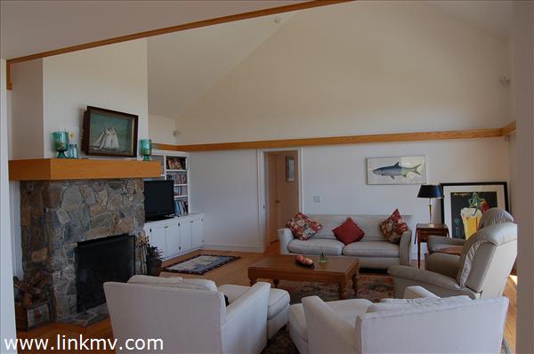 11 Peaked Hill Pasture Road Chilmark, MA 02535 - Photo 23 of 27 http://d1qzqeyxiitrap.cloudfront.net/photos/21597/600/7b663ff8.jpg