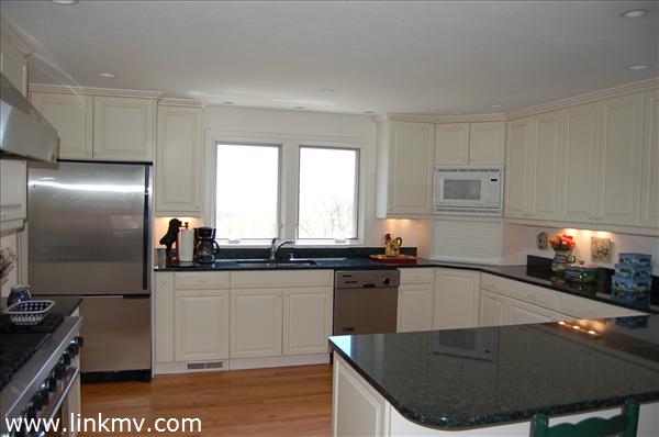 11 Peaked Hill Pasture Road Chilmark, MA 02535 - Photo 4 of 27 http://d1qzqeyxiitrap.cloudfront.net/photos/21597/600/19faebd0.jpg