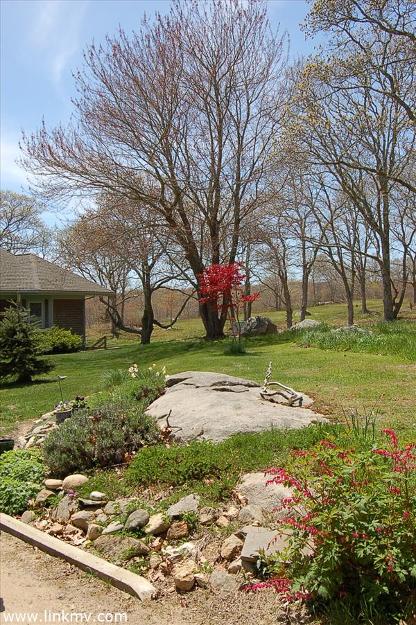 11 Peaked Hill Pasture Road Chilmark, MA 02535 - Photo 7 of 27 http://d1qzqeyxiitrap.cloudfront.net/photos/21597/600/12e925ef.jpg