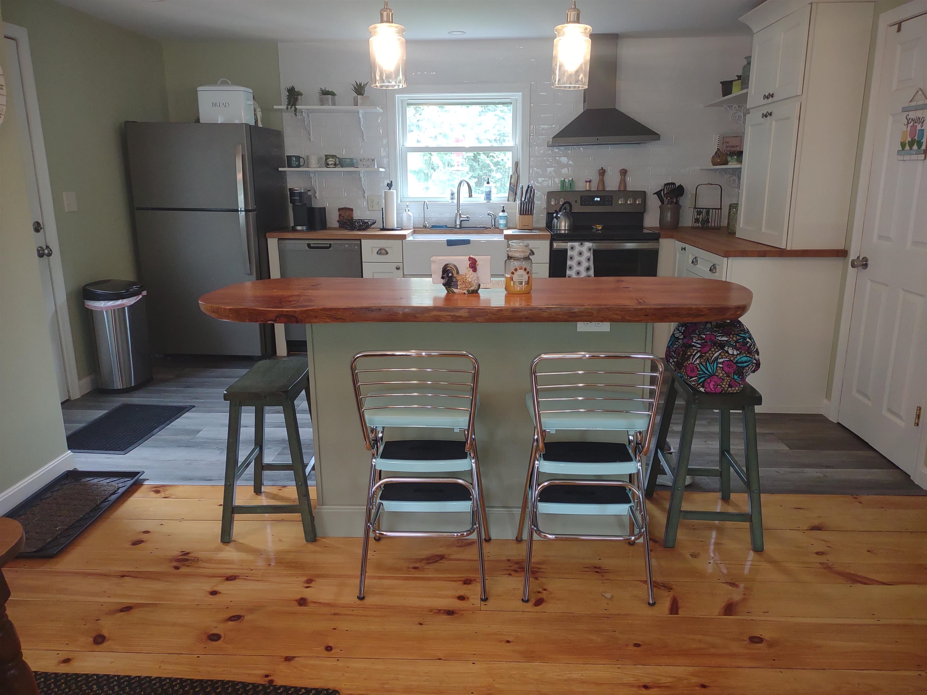 154 Circular Avenue Wallingford, VT 05773 - Photo 13 of 42