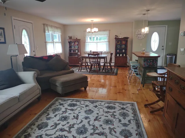 $258,900 | 154 Circular Avenue, Wallingford, VT 05773