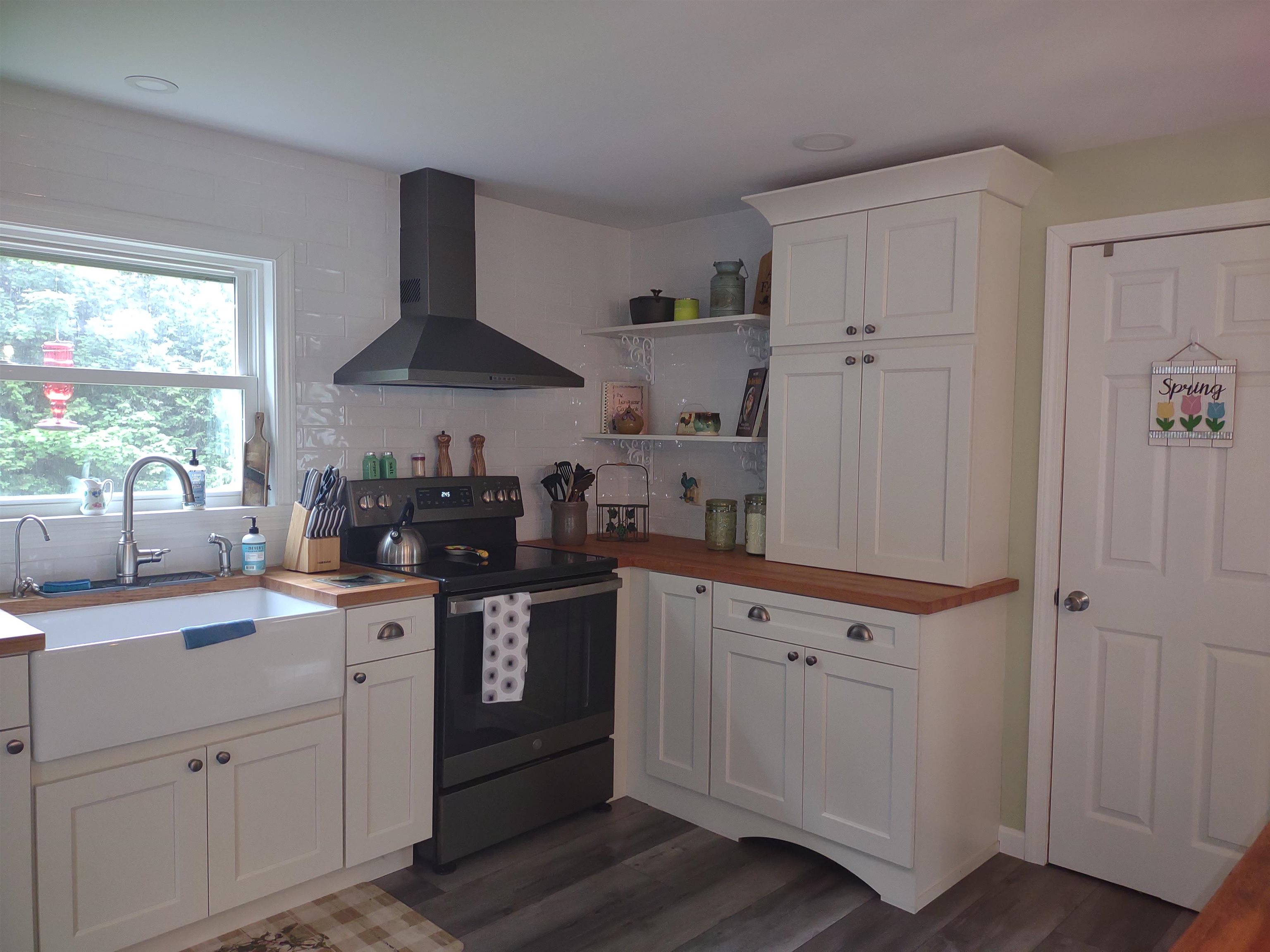 154 Circular Avenue Wallingford, VT 05773 - Photo 10 of 42