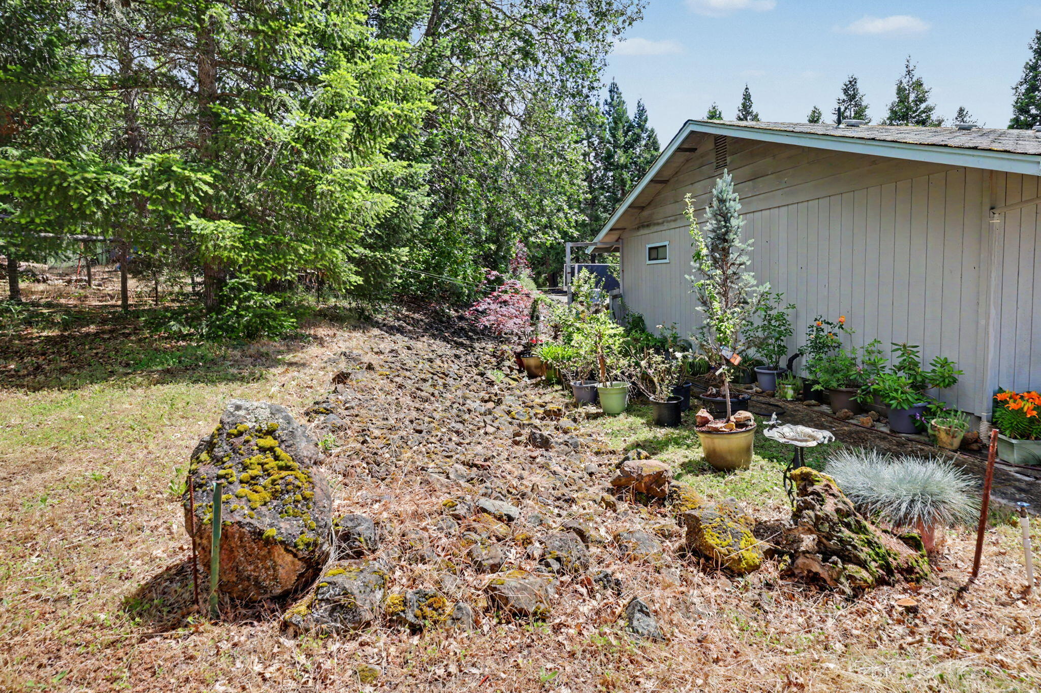 758 Summit Loop Grants Pass, OR 97527 - Photo 18 of 40