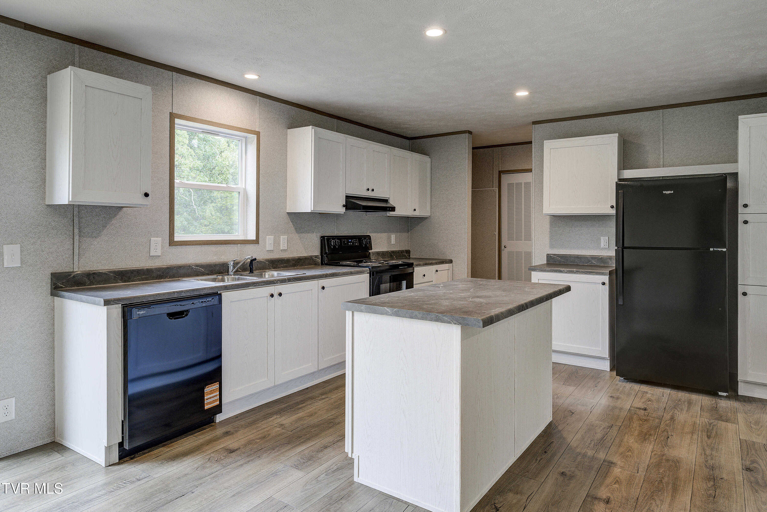 1908 Seaver Road Kingsport, TN 37660 - Photo 3 of 39 Seaver-6